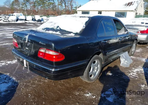 2001 Mercedes-Benz E 430 4M z USA, uszkodzony, nr VIN WDBJF83J31X045074